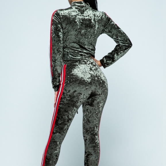 NWOT Olive crushed velvet jogger set - Picture 4 of 8